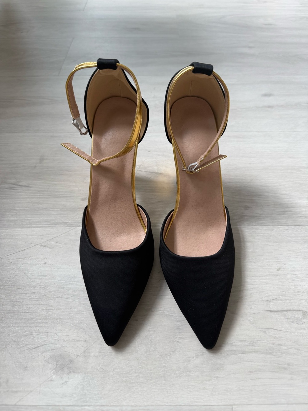 NWOT Black & Gold Pointed Toe Heels
